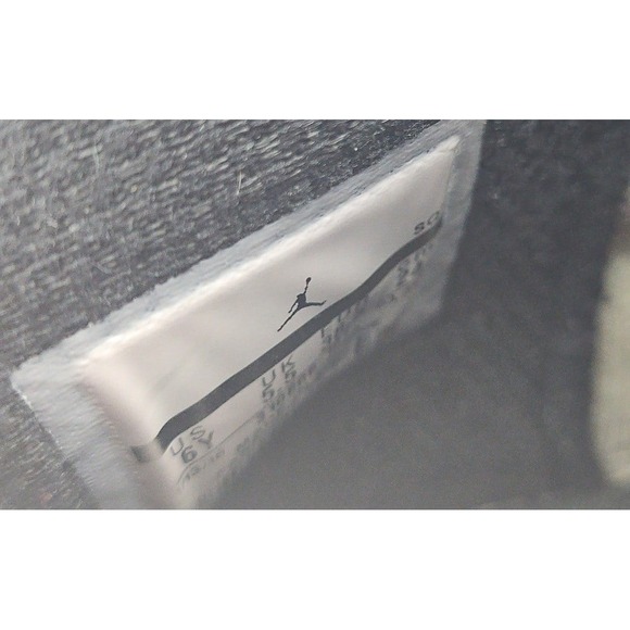 Youth Air Jordan retro Charlotte Hornets Basketball shoes Size 6Y - Picture 8 of 10